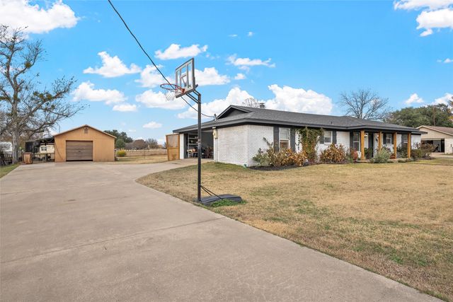 107 Woody Ray Drive, Elm Mott, TX 76640