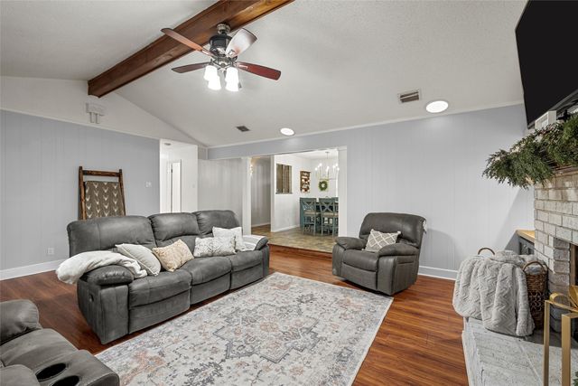 107 Woody Ray Drive, Elm Mott, TX 76640