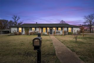 107 Woody Ray Drive, Elm Mott, TX 76640