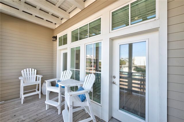 160 Social 2-203, Port Aransas, TX 78373