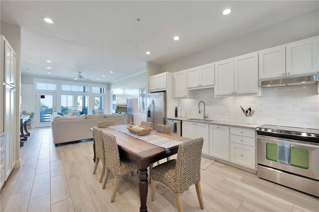 160 Social 2-203, Port Aransas, TX 78373