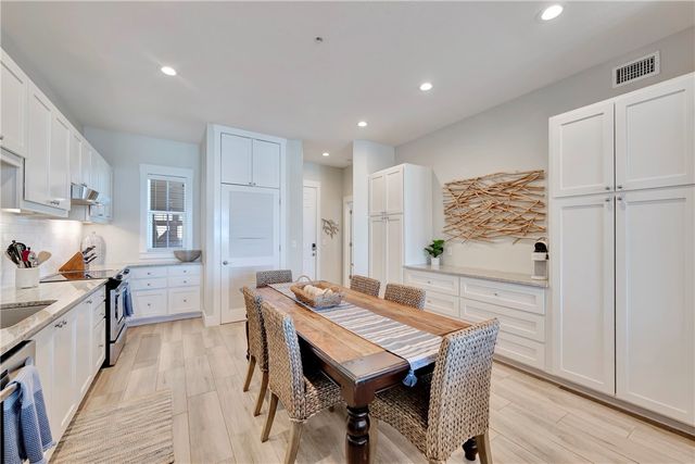 160 Social 2-203, Port Aransas, TX 78373