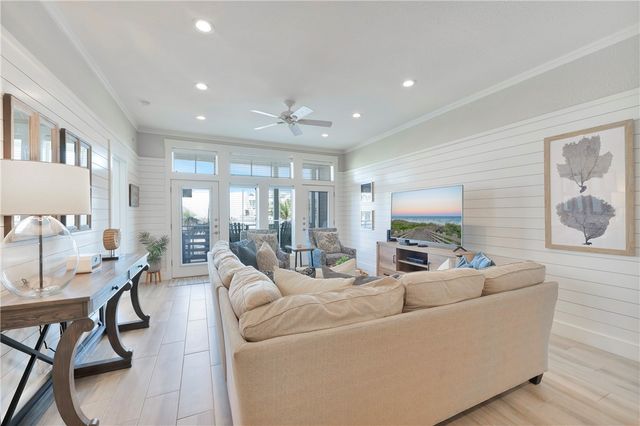 160 Social 2-203, Port Aransas, TX 78373