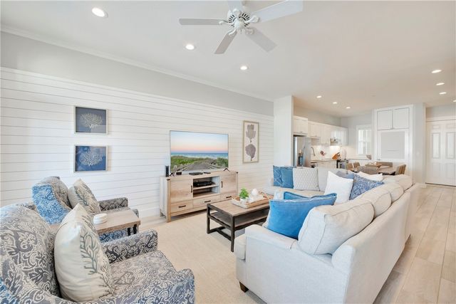 160 Social 2-203, Port Aransas, TX 78373