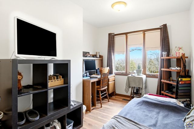 5425 SW Mission AVE, Topeka, KS 66610