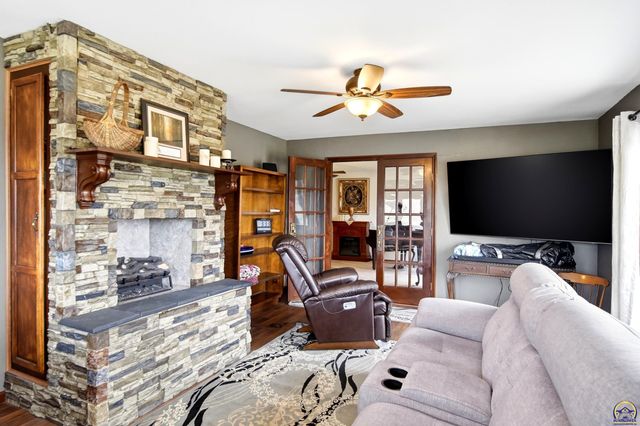 5425 SW Mission AVE, Topeka, KS 66610