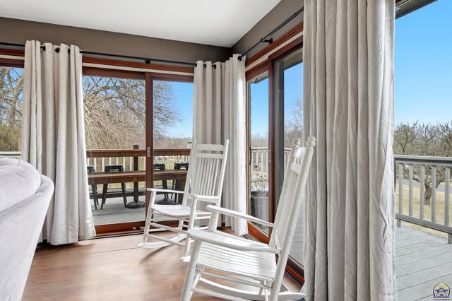 5425 SW Mission AVE, Topeka, KS 66610