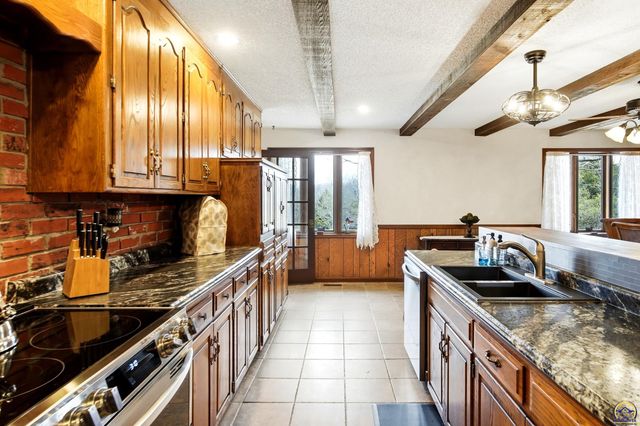 5425 SW Mission AVE, Topeka, KS 66610