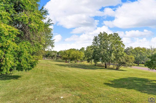 5425 SW Mission AVE, Topeka, KS 66610