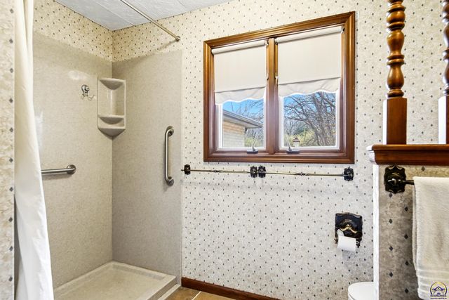 5425 SW Mission AVE, Topeka, KS 66610