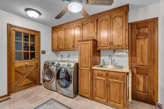 5425 SW Mission AVE, Topeka, KS 66610