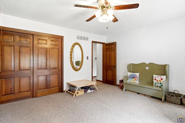 5425 SW Mission AVE, Topeka, KS 66610