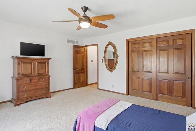 5425 SW Mission AVE, Topeka, KS 66610