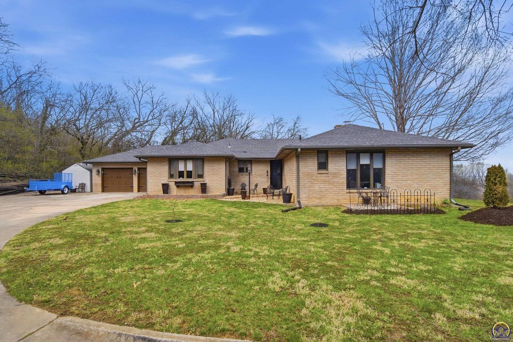 5425 SW Mission AVE, Topeka, KS 66610