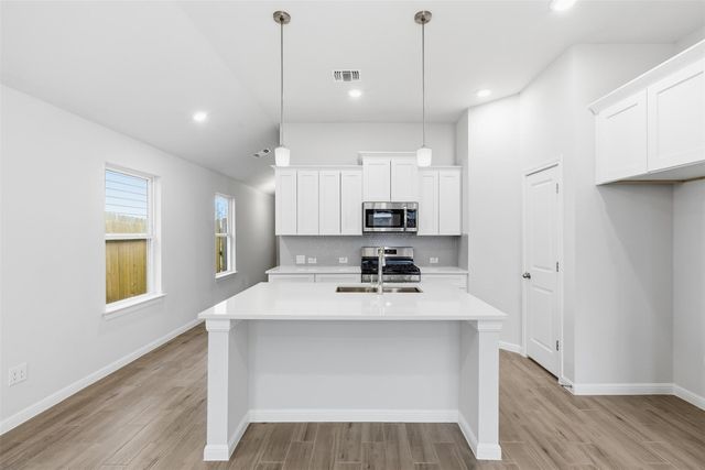 105 Boulder Ridge TRL, Liberty Hill, TX 78642