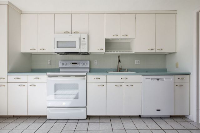33 Mid Iron Dr 33, North Reading, MA 01864