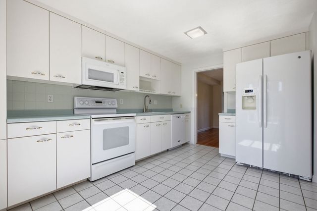 33 Mid Iron Dr 33, North Reading, MA 01864