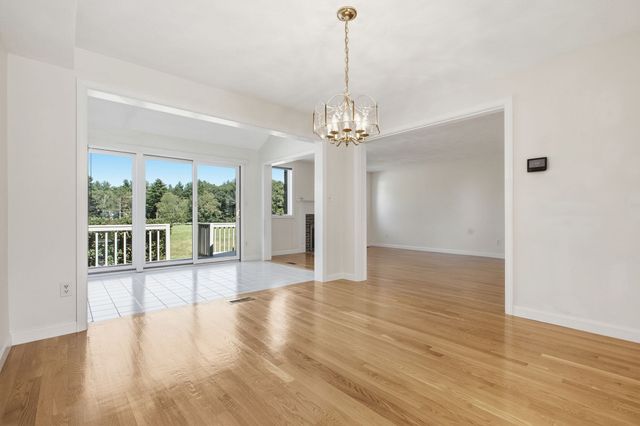 33 Mid Iron Dr 33, North Reading, MA 01864