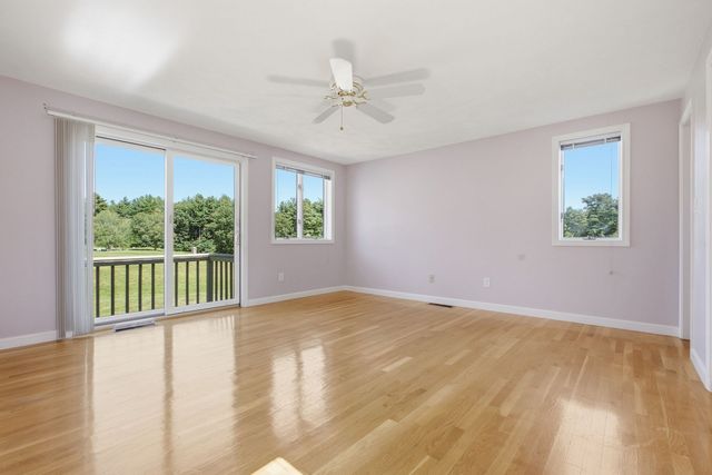 33 Mid Iron Dr 33, North Reading, MA 01864