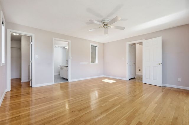 33 Mid Iron Dr 33, North Reading, MA 01864