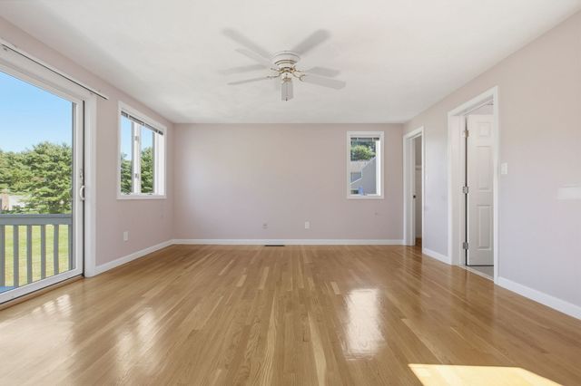 33 Mid Iron Dr 33, North Reading, MA 01864