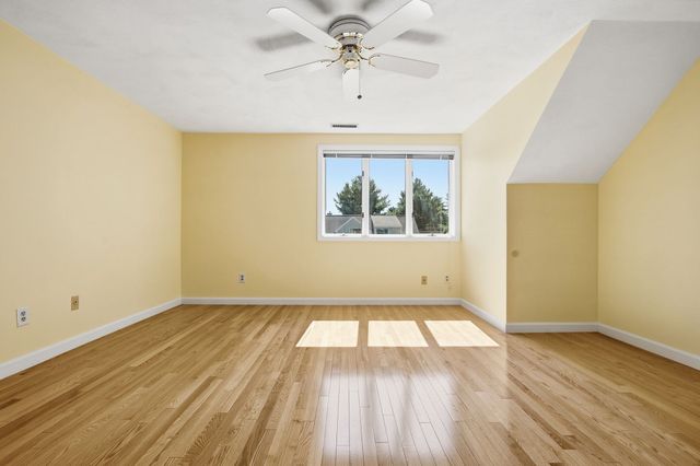 33 Mid Iron Dr 33, North Reading, MA 01864