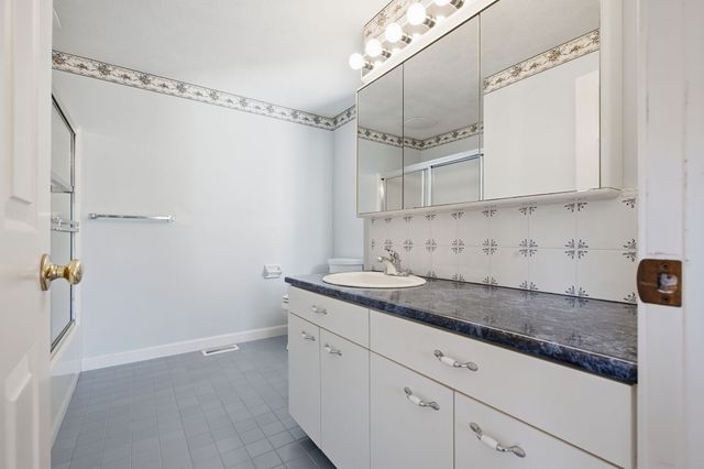 33 Mid Iron Dr 33, North Reading, MA 01864