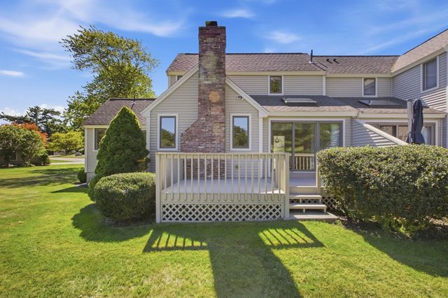 33 Mid Iron Dr 33, North Reading, MA 01864