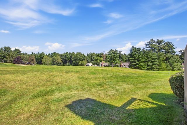 33 Mid Iron Dr 33, North Reading, MA 01864