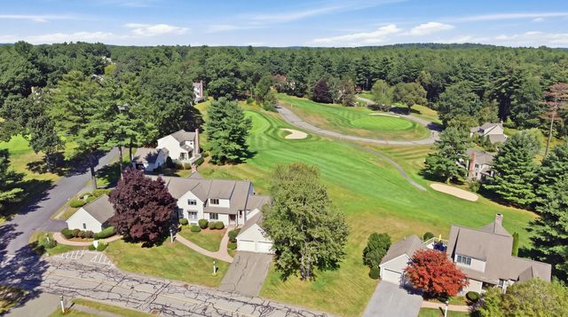 33 Mid Iron Dr 33, North Reading, MA 01864