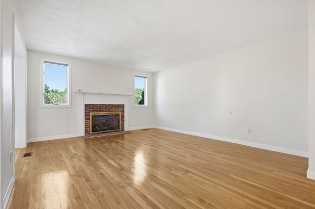 33 Mid Iron Dr 33, North Reading, MA 01864