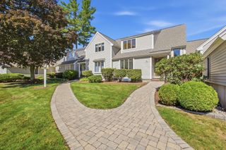 33 Mid Iron Dr 33, North Reading, MA 01864