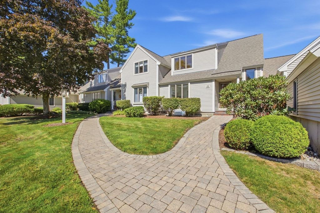 33 Mid Iron Dr 33, North Reading, MA 01864