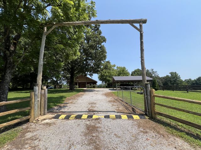 222 Oaks Rd, Ethridge, TN 38456