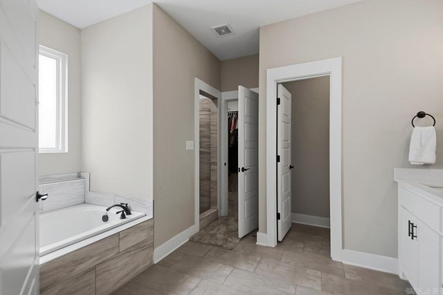 10664 Gunter Loop, Benton, AR 72019