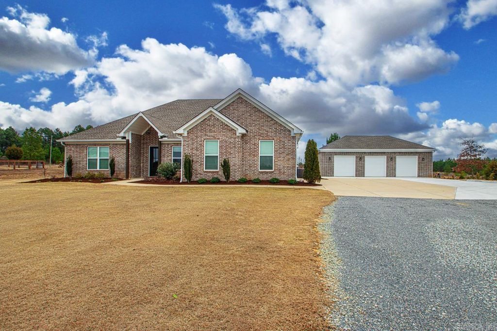 10664 Gunter Loop, Benton, AR 72019