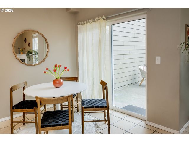 529 Ne RUSSELL St, Portland, OR 97212