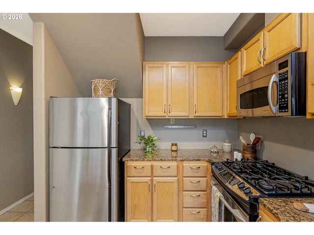 529 Ne RUSSELL St, Portland, OR 97212