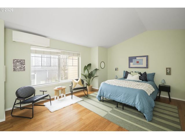 529 Ne RUSSELL St, Portland, OR 97212