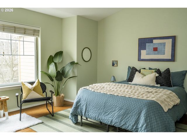 529 Ne RUSSELL St, Portland, OR 97212