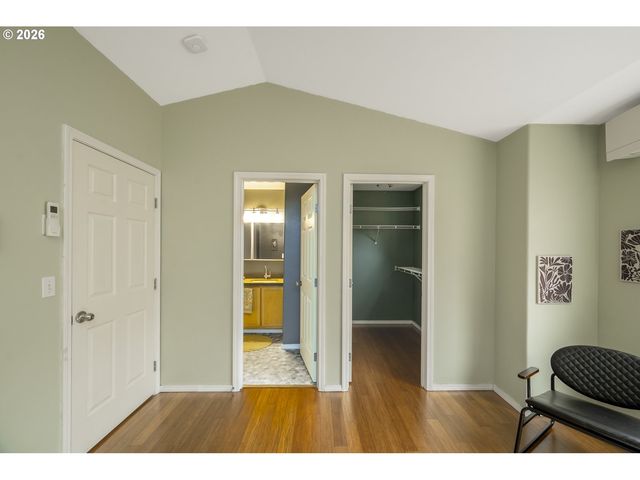 529 Ne RUSSELL St, Portland, OR 97212