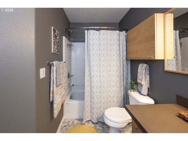 529 Ne RUSSELL St, Portland, OR 97212