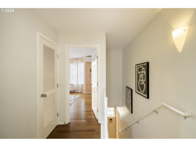 529 Ne RUSSELL St, Portland, OR 97212