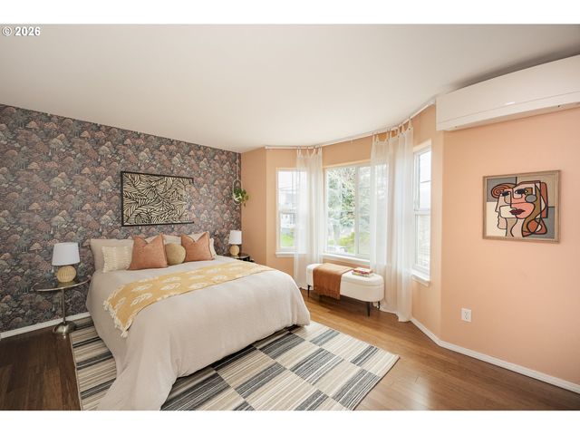 529 Ne RUSSELL St, Portland, OR 97212