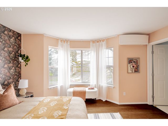 529 Ne RUSSELL St, Portland, OR 97212