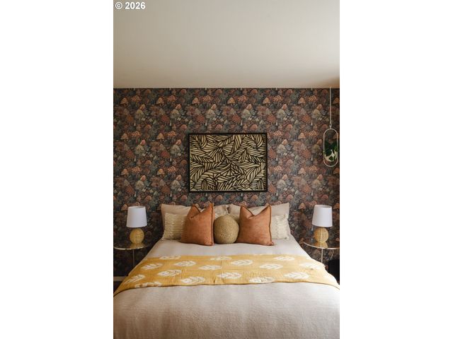 529 Ne RUSSELL St, Portland, OR 97212