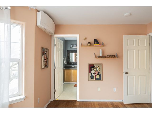 529 Ne RUSSELL St, Portland, OR 97212