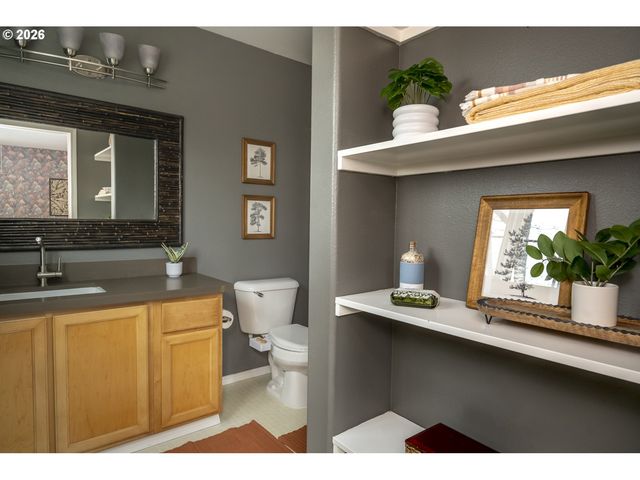 529 Ne RUSSELL St, Portland, OR 97212