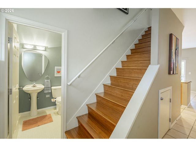 529 Ne RUSSELL St, Portland, OR 97212