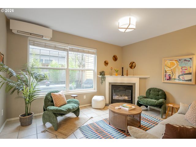 529 Ne RUSSELL St, Portland, OR 97212